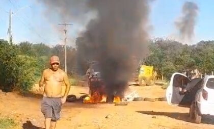 Moradores protestam por desobstrução de sanga no Bom Retiro