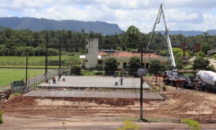 Novo Cabrais: avançam as obras das quadras de esportes