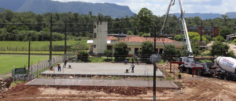 Novo Cabrais: avançam as obras das quadras de esportes