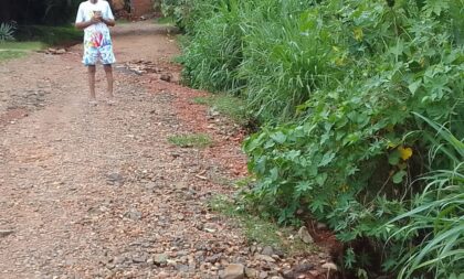 Famílias protestam por melhorias no Bairro Aldeia