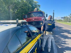 VÍDEO – PRF recupera caminhão furtado na BR-290, em Eldorado do Sul