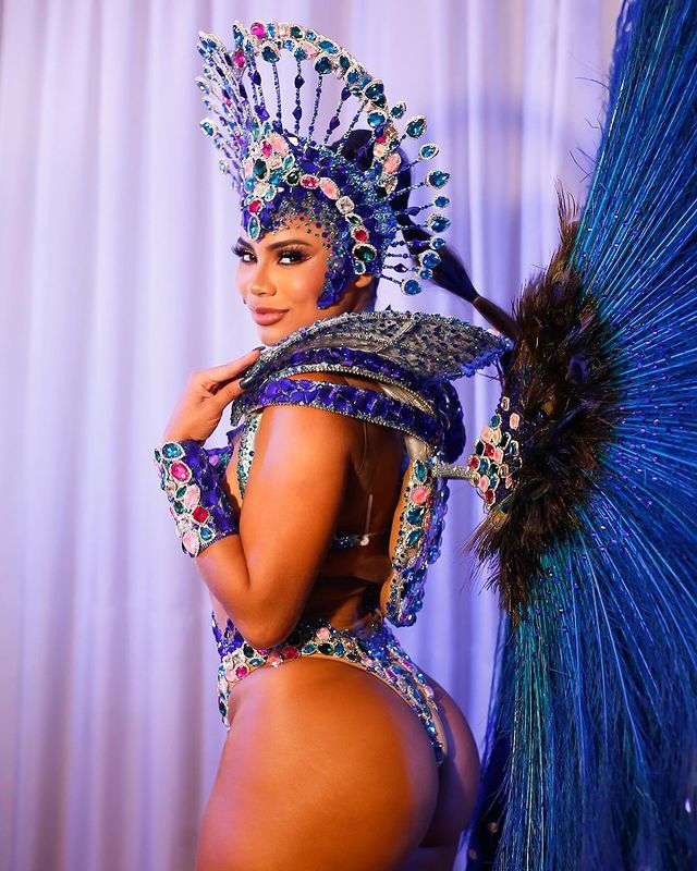 Lexa ignora dívidas e arrasa com fantasia luxuosa no Carnaval (9)