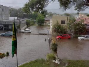 Temporal em Sobradinho deixa estragos e alagamentos