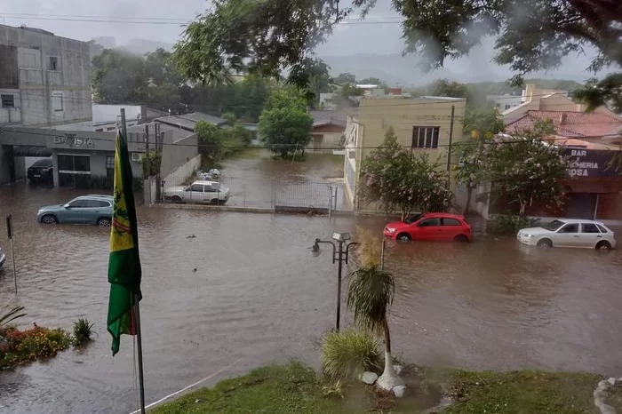 Chuva de apenas 20 minutos em Sobradinho deixou alagamentos e estragos em diferentes pontos do município / Fotos: Prefeitura de Sobradinho