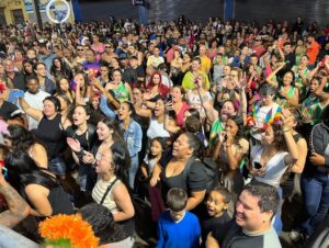 IMAGENS: confira como foi a abertura da folia com o Bloco das Virgens