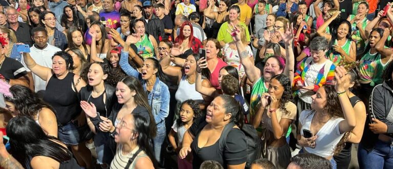 IMAGENS: confira como foi a abertura da folia com o Bloco das Virgens