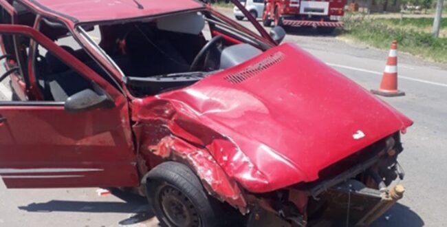 Acidente entre Uno e Jeep deixa feridos na RSC-287