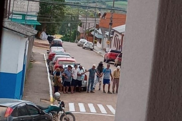 Moradores de Amaral Ferrador foram feitos reféns no oitavo ataque de quadrilha em 15 anos à agência do Banrisul do município / Foto: Redes sociais/reprodução