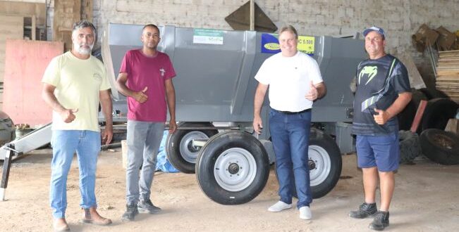 Novo Cabrais recebe novos equipamentos agrícolas