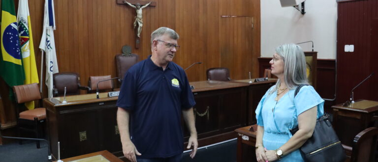 Presidente do Legislativo de Caçapava conhece sistema eletrônico da Câmara de Cachoeira