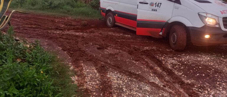 Ambulância do Samu atola em estrada de Palmas