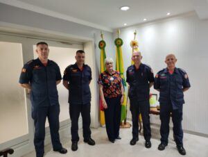 Bombeiros e prefeita: comandante regional pede ajuda para comprar ambulância