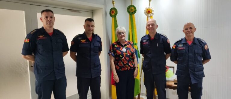 Bombeiros e prefeita: comandante regional pede ajuda para comprar ambulância