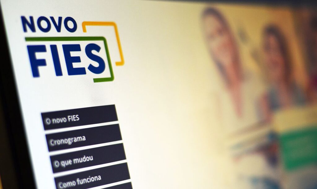 Fies: prorrogação das inscrições ao financiamento estudantil foram estendidas até esta segunda-feira / Foto: EBC