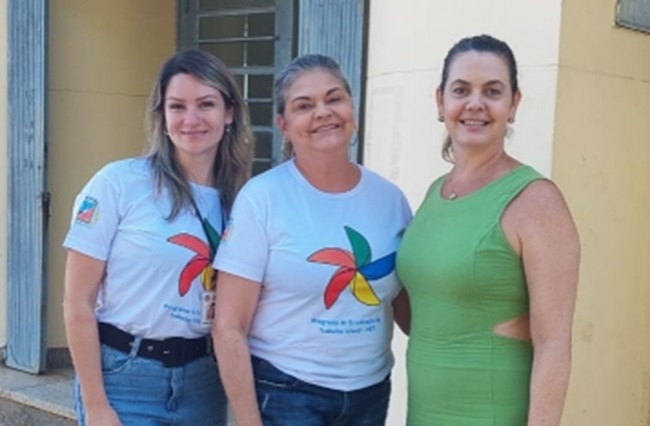 Carin Ache (diretora da SMIS), Miroslávia Borchhardt (coordenadora do PETI) e Solange Patricia Finger (educadora social) / Crédito: Ass. Com.