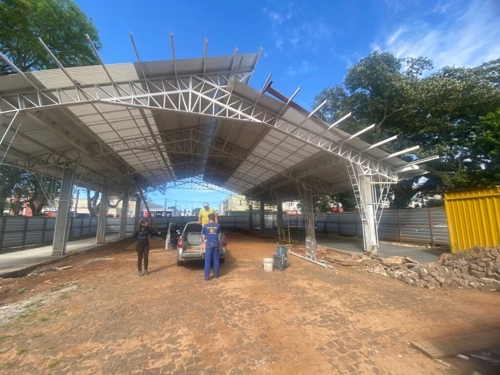 Rua coberta: liberação do trânsito da Rua Ernesto Alves está previsto para acontecer no final da tarde desta terça / Foto: Arquivo/OC