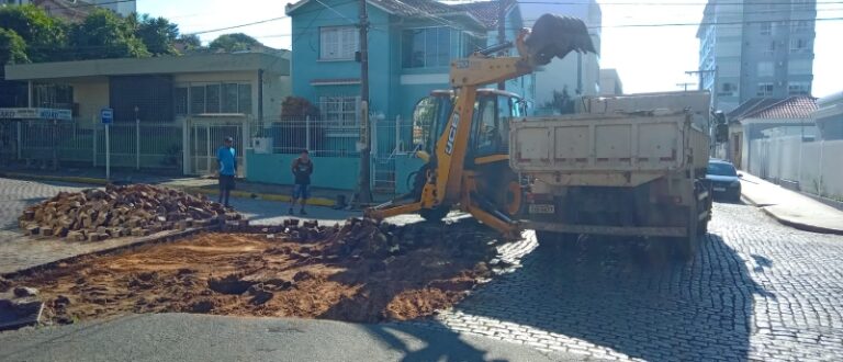 Cratera na Marechal mobiliza Secretaria de Obras