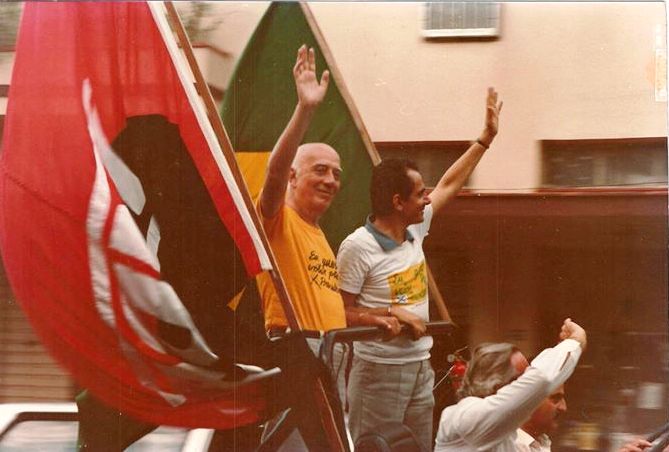 Volny Figueiró com Ulisses Guimarães em Cachoeira do Sul na carreata pelas Diretas Já. Foto: Reprodução.