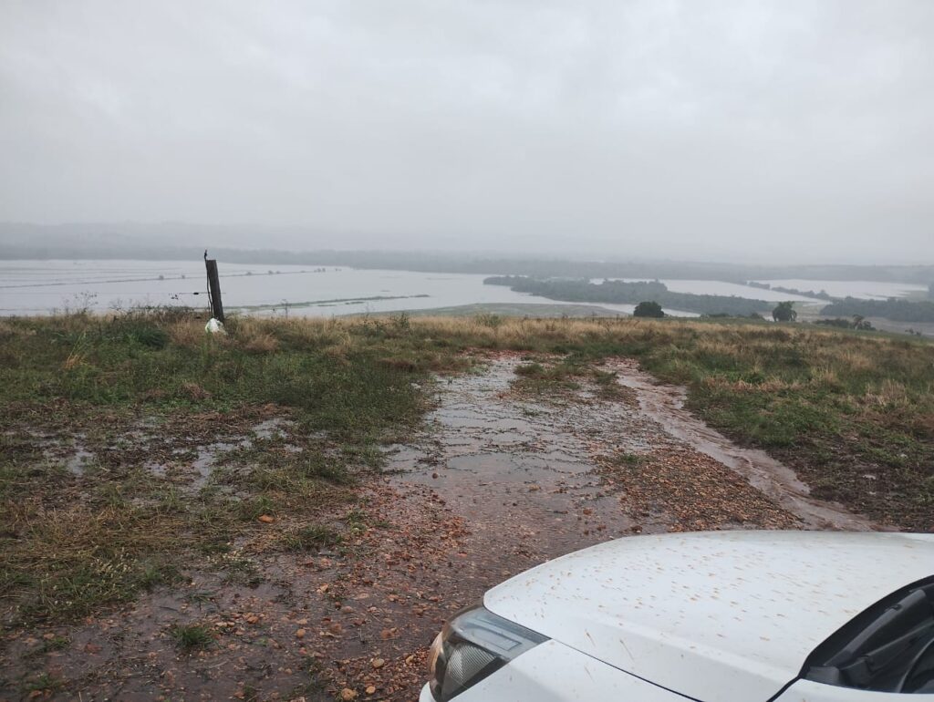 Áreas de várzea de Cachoeira do Sul começaram a ser tomadas pela água nesta segunda-feira em razão do grande volume de chuva / Fotos: Divulgação