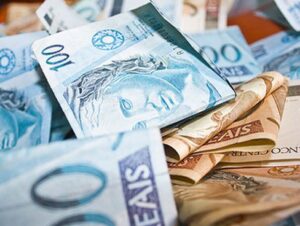 Salário mínimo deve ir a R$ 1.502 em 2025, propõe governo