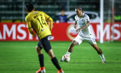 Grêmio é superado nas alturas na estreia da Libertadores