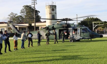 FAB encaminha cestas básicas para Novo Cabrais via helicóptero