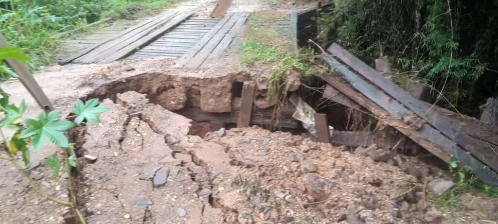 Cabeceira da ponte do Arroio Ferreira cedeu e teve de ser interditada / Foto: Divulgação