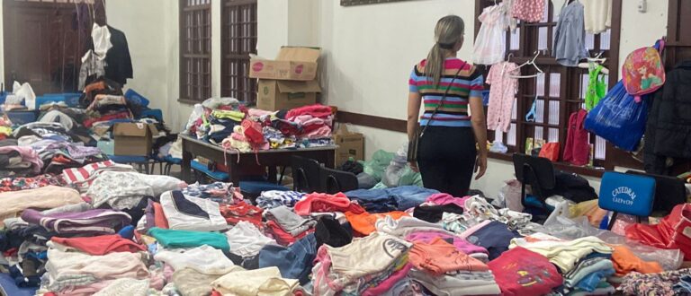 Excesso de donativos: Prefeitura suspende doação de roupas