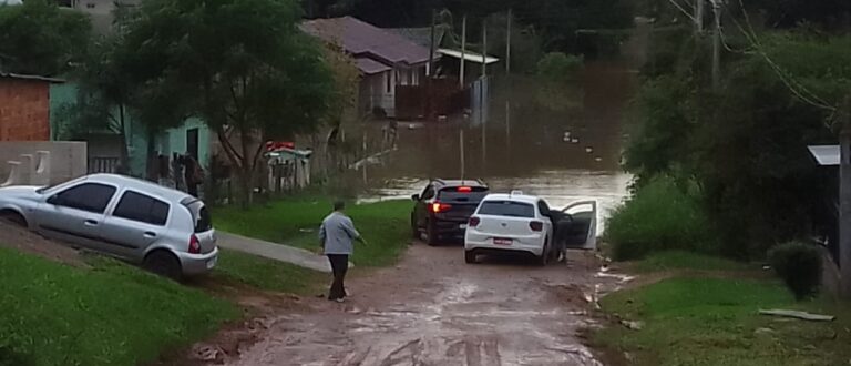 Cheia do Rio Jacuí avança cada vez mais na área urbana