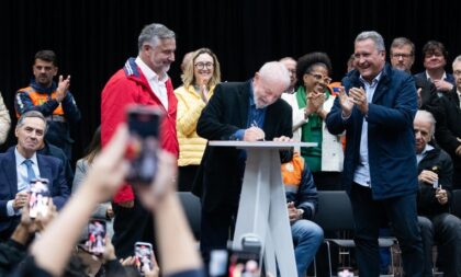 Pix de R$ 5,1 mil a famílias atingidas por enchentes é anunciado pelo governo federal