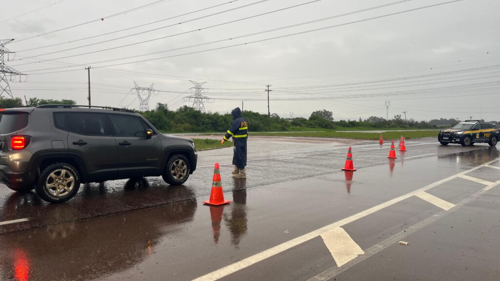 PRF monitora rodovias para orientar quem ainda se arrisca a viajar / Foto: PRF