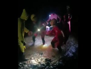 Bombeiros de Cachoeira do Sul auxiliam em resgate de mulher acamada