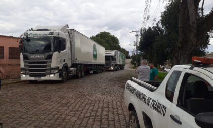 Chapecó encaminha dois caminhões com donativos para Cachoeira do Sul