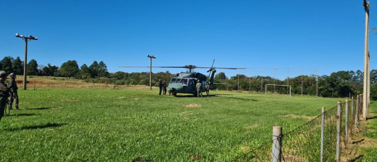 Corsan e Base Aérea montam operação para captação de água no Jacuí