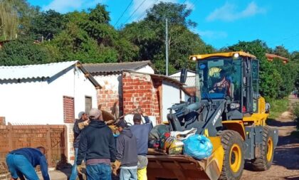 Prefeitura inicia remoção de entulho do Cristo Rei