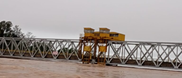 Cheia do Rio Jacuí chega ao leito da Ponte do Fandango