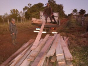 Produtores resolvem refazer ponte no interior