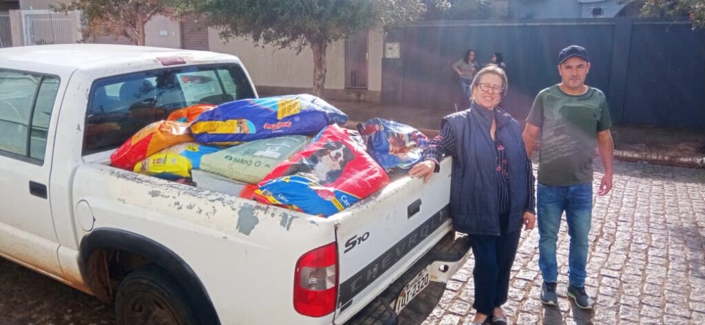 Ração que veio de Porto Alegre chegou nesta quarta-feira a Cachoeira do Sul / Foto e vídeo: Divulgação