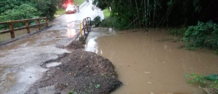 Cheia do Rio Jacuí interrompe ruas da cidade