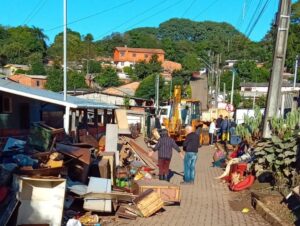 Auxílio Reconstrução: famílias atingidas pela enchente já podem confirmar dados