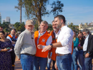 Enchentes: Lula anuncia dois meses de salário mínimo para trabalhadores no RS