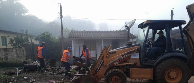 Enchente: mais de 500 cargas de entulho já foram removidas