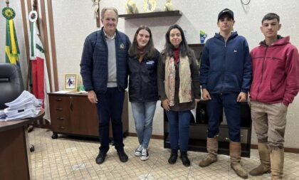 Alunos da Efasol entrevistam prefeito de Cerro Branco