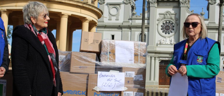 Secretária da Saúde do RS entrega medicamentos em Cachoeira do Sul