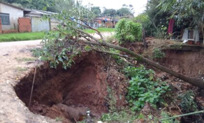 Caos toma conta de ruas dos bairros da zona leste