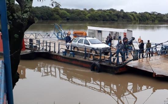 Balsa do São Lourenço: com a redução do nível do Rio Jacuí, travessia é retomada neste sábado / Foto: Arquivo OC