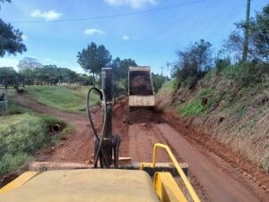 Prefeitura realiza mutirão para consertar estradas