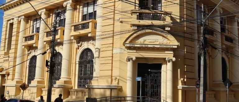 Palácio Legislativo tem entrada principal interditada