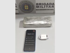 Brigada apreende tablete de maconha após perseguição