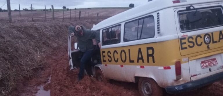 Famílias denunciam descaso com estrada do interior